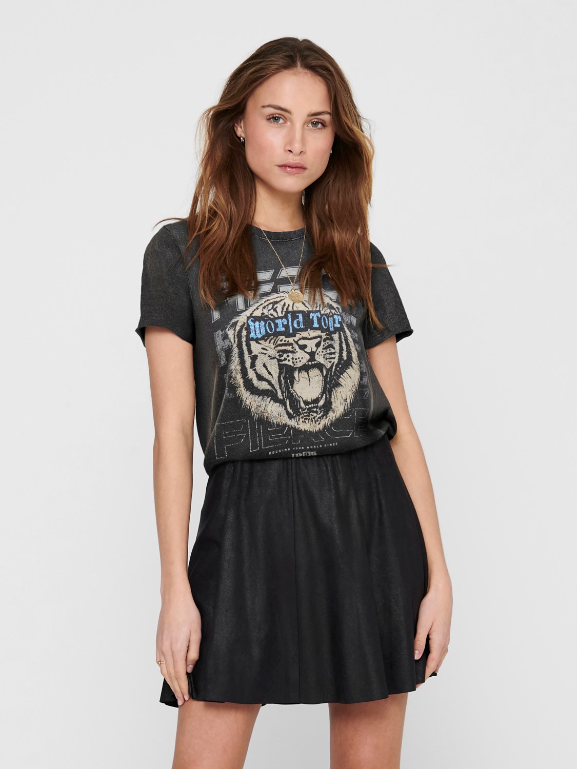 Only T-Shirt ONLLUCY LIFE REG S/S TIGER/LEO TOP JRS
